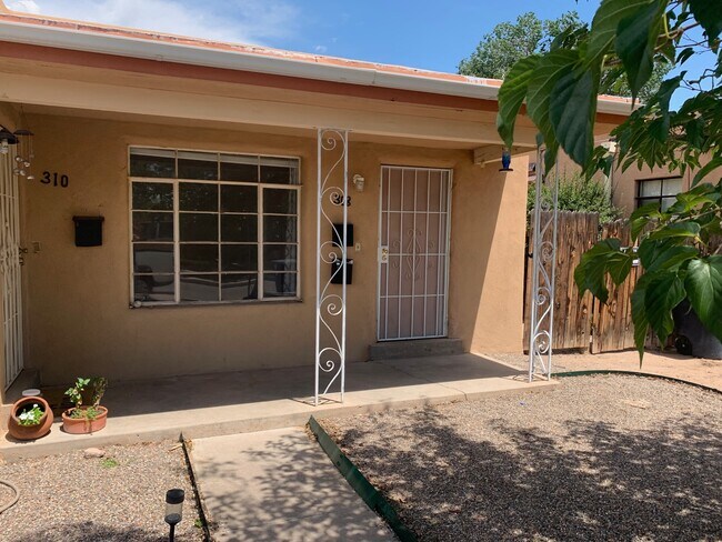 308 Madison St NE, Unit 308 Madison in Albuquerque, NM - Foto de edificio - Building Photo