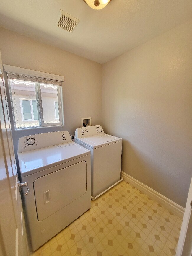 6686 Keyesport Ct in Las Vegas, NV - Building Photo - Building Photo