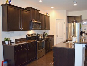 9032 Magnolia Lily Ave in Charlotte, NC - Building Photo - Building Photo