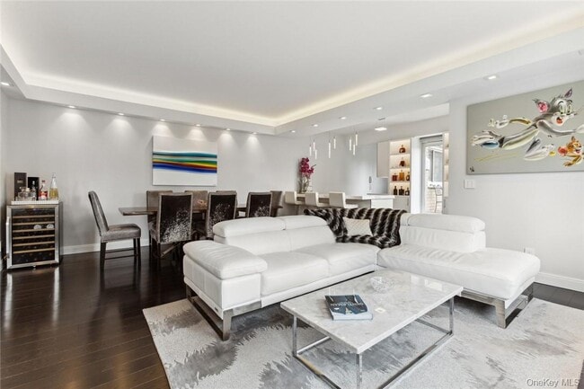 205 E 63rd St in New York, NY - Building Photo - Building Photo