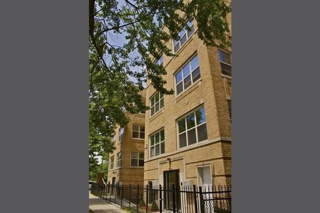 347-351 S Central Ave in Chicago, IL - Foto de edificio - Building Photo