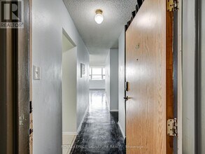 4 Lisa St. in Brampton, ON - Building Photo - Building Photo
