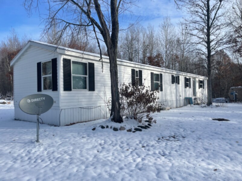 9783 Tranus Lake Rd in Springbrook, WI - Foto de edificio