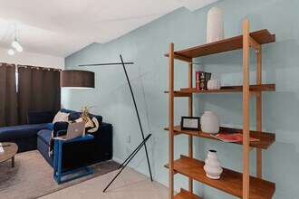 250 Collins Ave in Miami Beach, FL - Building Photo - Building Photo