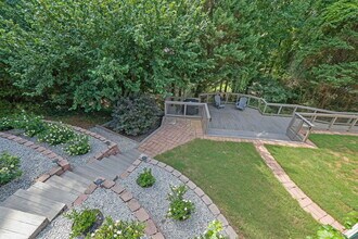 520 Ruby Forest Pky in Suwanee, GA - Foto de edificio - Building Photo