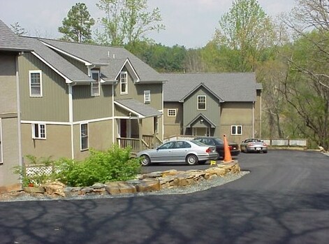 Megan and Coleman Court Apartments in Charlottesville, VA - Foto de edificio