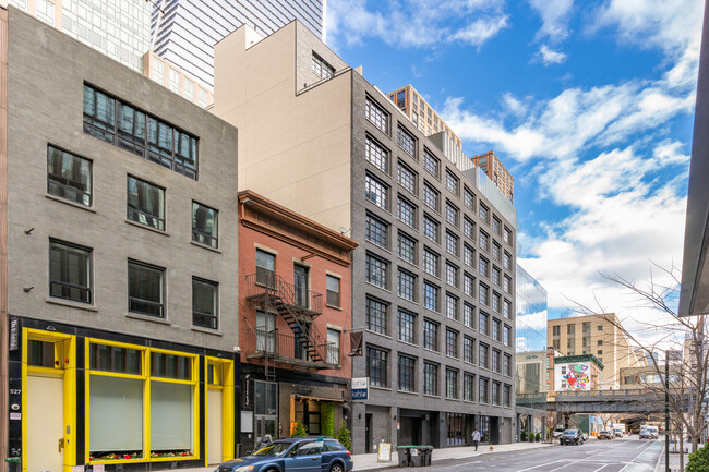 HxH Residences in New York, NY - Building Photo - Building Photo