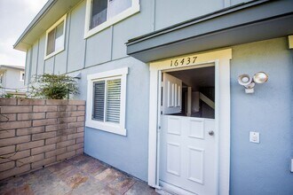 16437 Poco Cir in Huntington Beach, CA - Building Photo - Building Photo