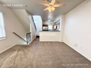1318 S Owl Dr in Gilbert, AZ - Building Photo - Building Photo