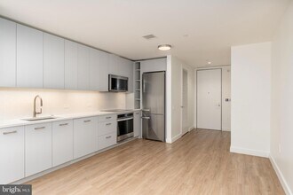 1630 Columbia Rd NW, Unit 316 in Washington, DC - Building Photo - Building Photo