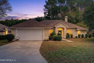 2407 Southern Links Dr in Orange Park, FL - Building Photo