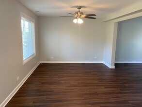 2411 Red Bud Ln in Aurora, IL - Building Photo - Building Photo
