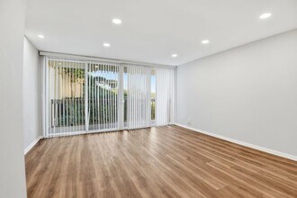 6542 Ocean Crest Dr in Rancho Palos Verdes, CA - Building Photo - Building Photo