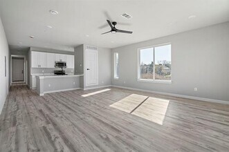 948 Corinth St in Dallas, TX - Foto de edificio - Building Photo