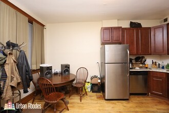 2647 W Iowa St, Unit A09C in Chicago, IL - Building Photo - Building Photo