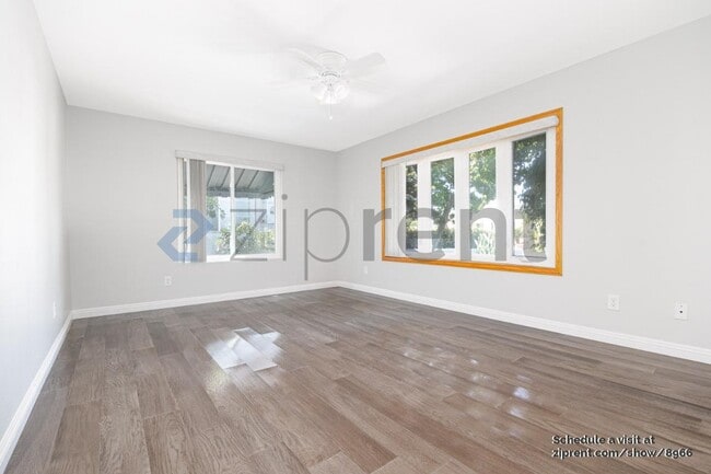 10959 Bali Ln in San Diego, CA - Foto de edificio - Building Photo