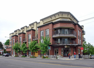 Woodland Park Inn in Seattle, WA - Foto de edificio - Building Photo