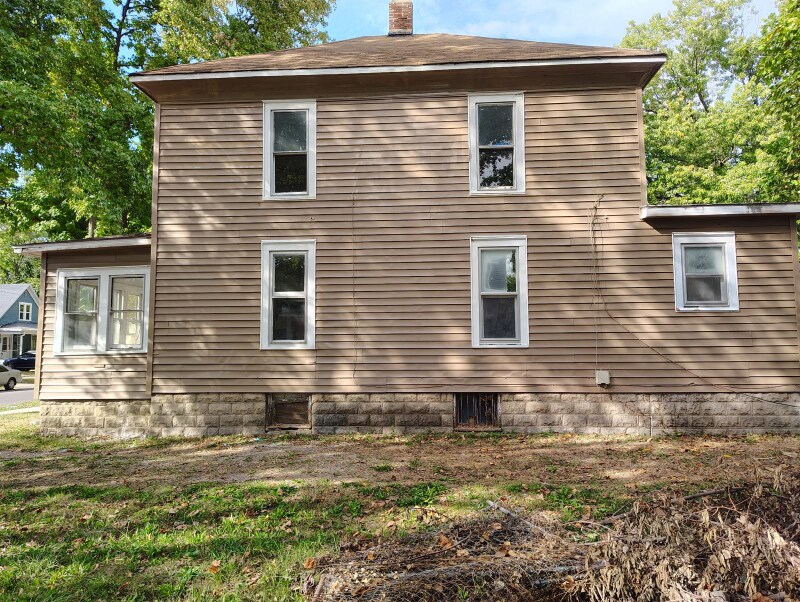 1836 S 2nd St in Springfield, IL - Building Photo