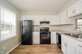 6 Augusta Cir in Greenwood, IN - Building Photo - Building Photo