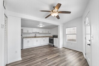 3722 Deleuil Ave in Tampa, FL - Foto de edificio - Building Photo