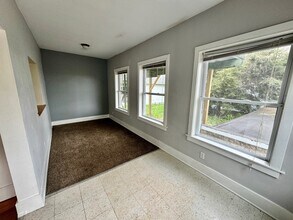 12 Fairbanks St NE in Grand Rapids, MI - Building Photo - Building Photo