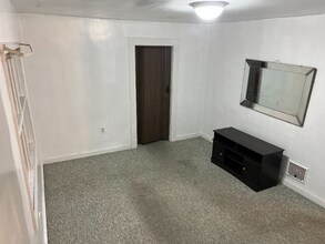 206 Thompson Ave-Unit -2 in Donora, PA - Building Photo - Building Photo