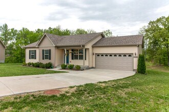 115 Grassmire Dr in Clarksville, TN - Building Photo - Building Photo