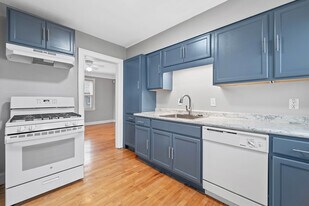 1524 Cicotte Ave, Unit 1 in Lincoln Park, MI - Building Photo