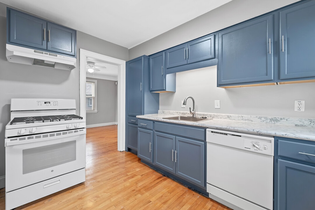 1524 Cicotte Ave, Unit 1 in Lincoln Park, MI - Foto de edificio