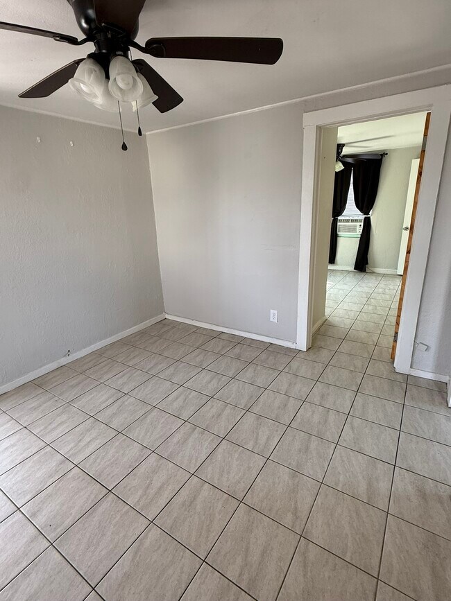 1131 5th St SW, Unit Unit 5 Upstairs Unit in Winter Haven, FL - Foto de edificio - Building Photo