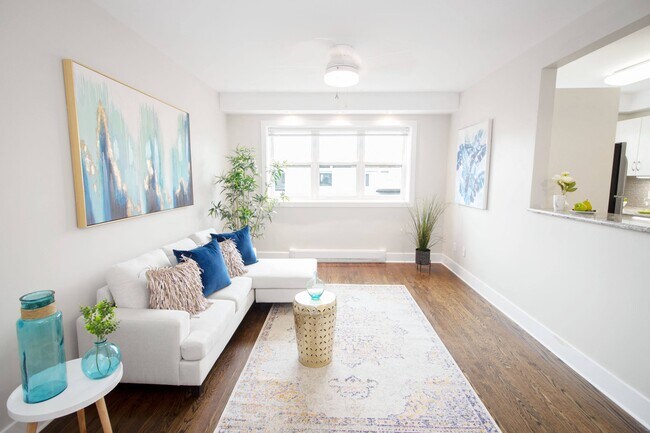 700 Corydon Apartment
