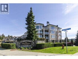 3629 Deercrest Dr in North Vancouver, BC - Building Photo