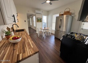 577 6th Ave in Watervliet, NY - Building Photo