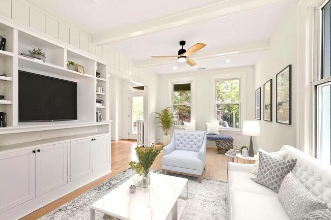 property at 1371 Perry Pl NW
