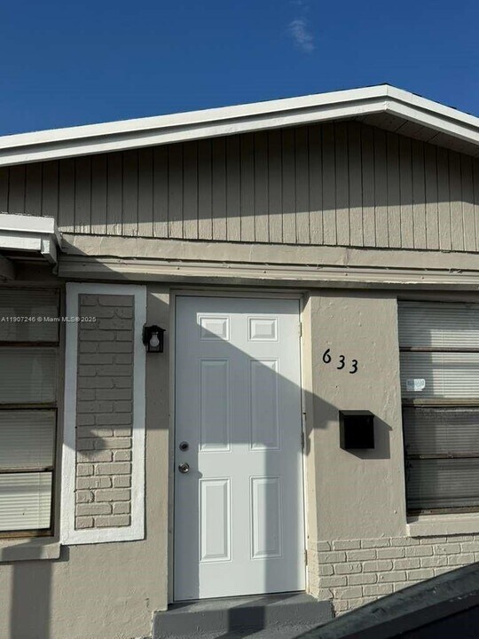633 NW 20th St in Pompano Beach, FL - Building Photo