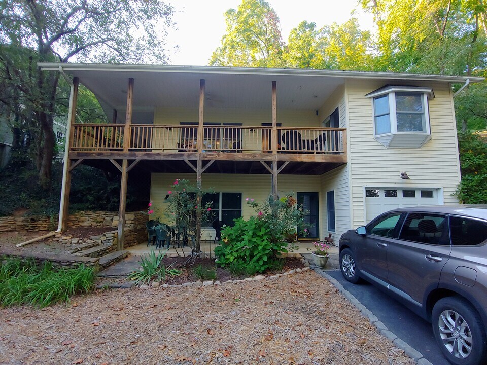 71 Wilcox Dr in Lake Junaluska, NC - Building Photo