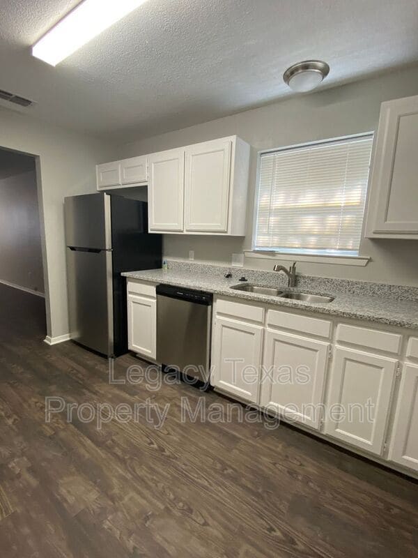 1302 Berry Dr in Cleburne, TX - Building Photo - Building Photo