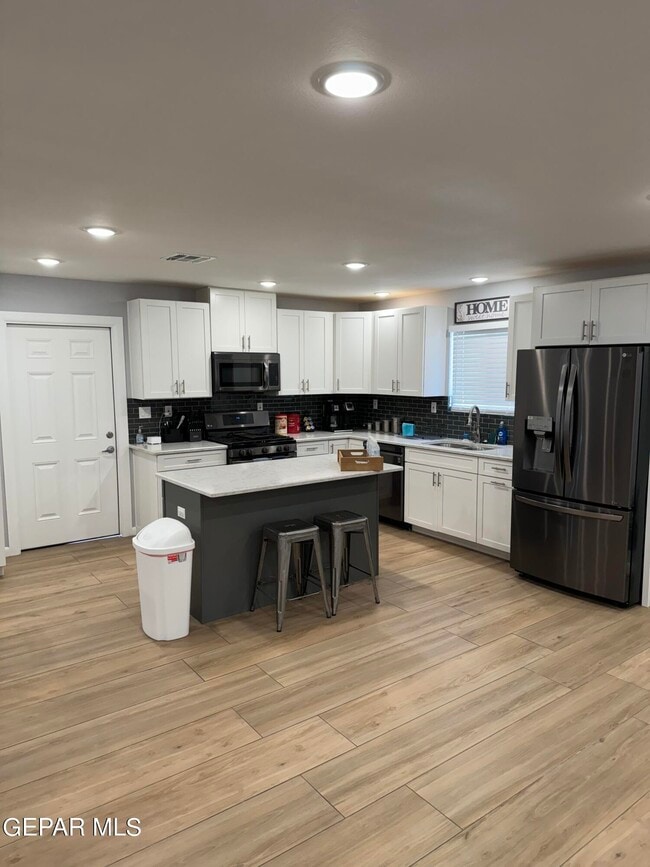 8701 Grover Dr in El Paso, TX - Building Photo - Building Photo