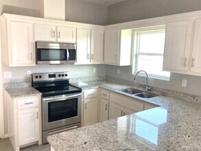 1904 E Davenport St, Unit 4 in Weslaco, TX - Building Photo - Building Photo