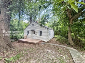 412 A Griffin Ave in Williamsburg, VA - Building Photo