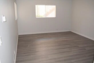 16042 Waikiki Ln, Unit B in Huntington Beach, CA - Building Photo - Building Photo