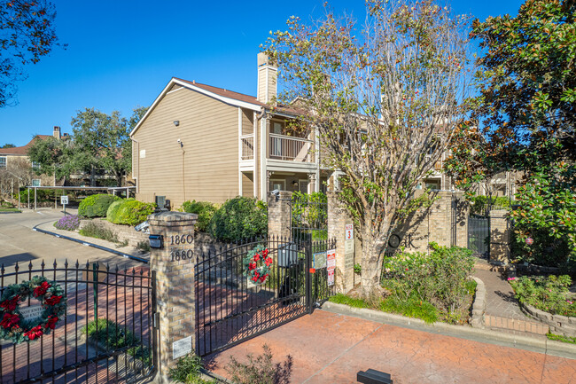 The Park at White Oak in Houston, TX - Building Photo - Building Photo