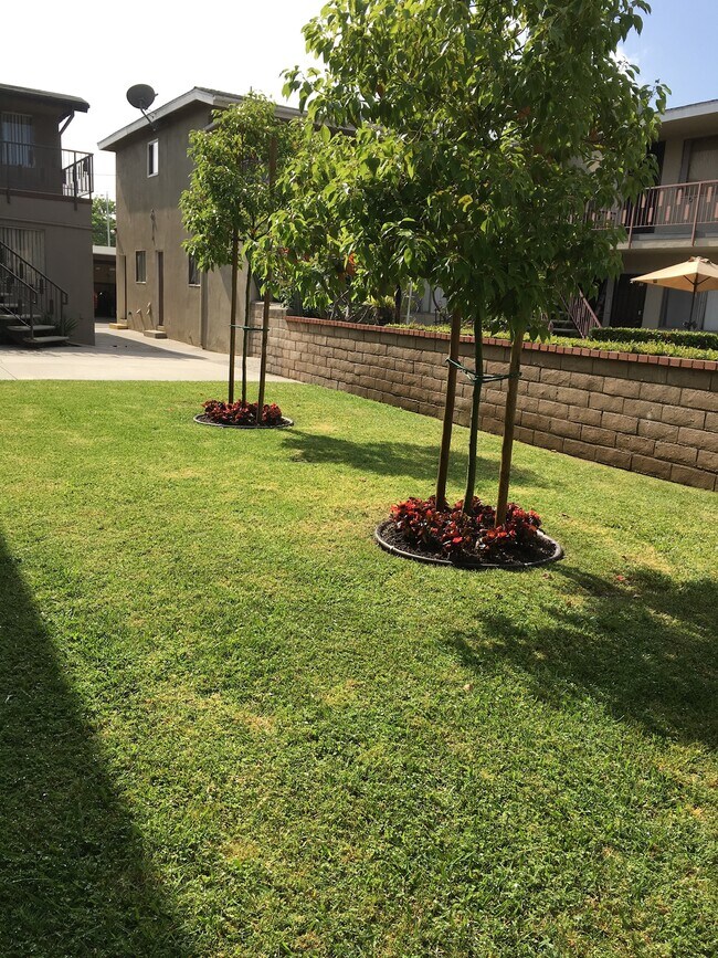 12048 Downey Ave in Downey, CA - Building Photo - Building Photo