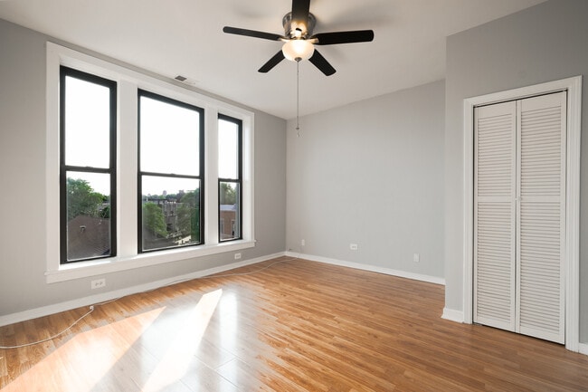 2418 N Clybourn Ave in Chicago, IL - Building Photo - Building Photo