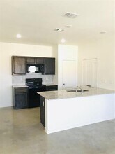 6015 Amelia Earhart Blvd-Unit -A in Killeen, TX - Foto de edificio - Building Photo