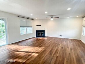 21 Evergreen Dr in East Windsor, NJ - Building Photo - Building Photo