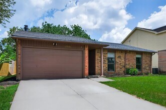 17518 Autumn Hills Dr in Houston, TX - Building Photo - Building Photo
