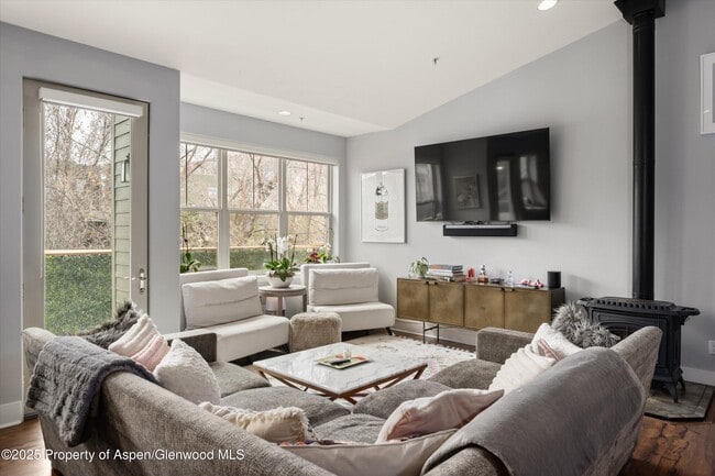 property at 712 Evans Ct