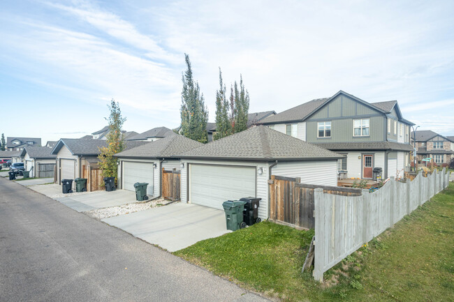 27 Greenbury Blvd in Spruce Grove, AB - Building Photo - Building Photo