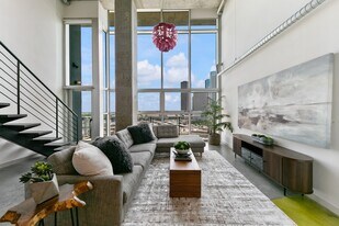 2000 Bagby St in Houston, TX - Building Photo